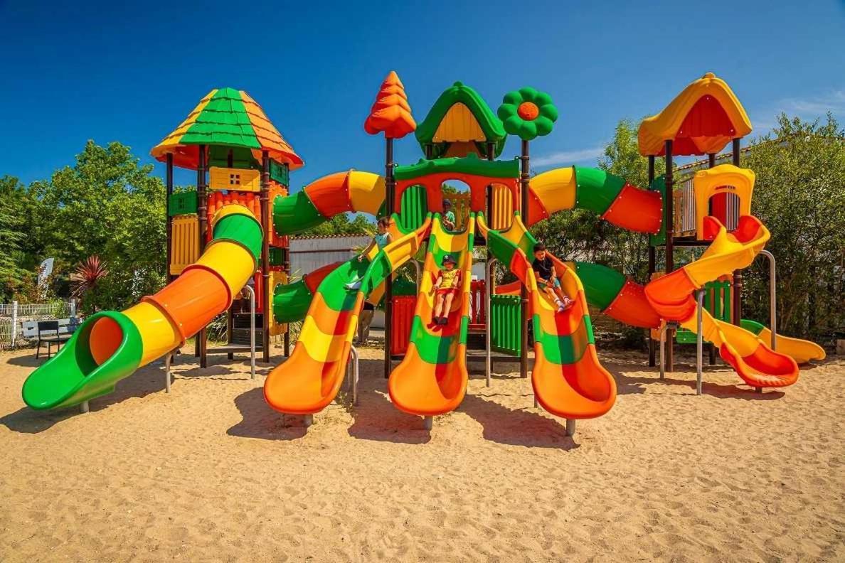 Camping 4 Etoiles - Parc Aquatique - Eei0Fi Saint-Georges-d'Oleron Ngoại thất bức ảnh