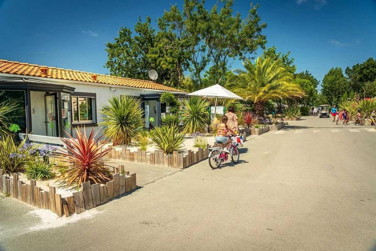 Camping 4 Etoiles - Parc Aquatique - Eei0Fi Saint-Georges-d'Oleron Ngoại thất bức ảnh